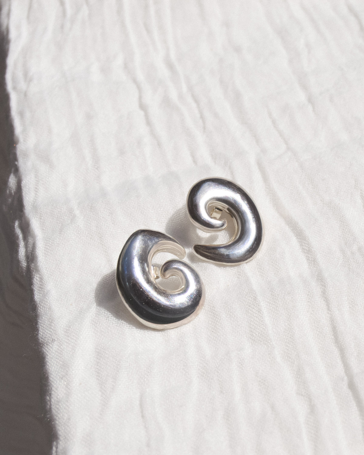 Mirra earrings – spiral stud earrings in sterling silver