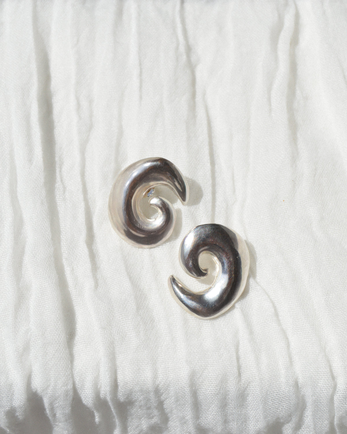 Mirra earrings – spiral stud earrings in sterling silver