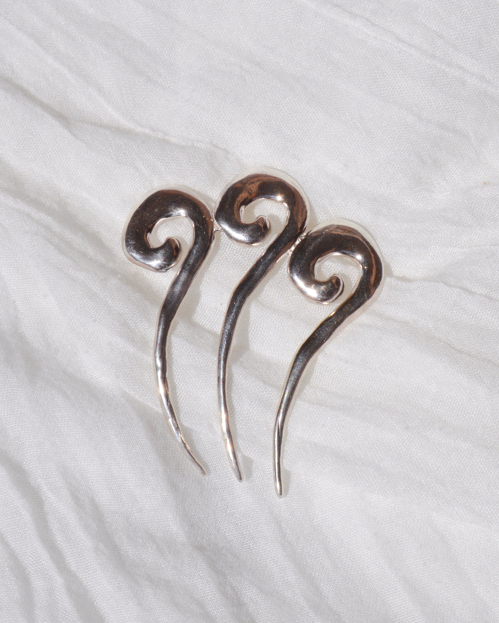 Three lucky waves – sterling silver hair piece with three wave-shaped prongs